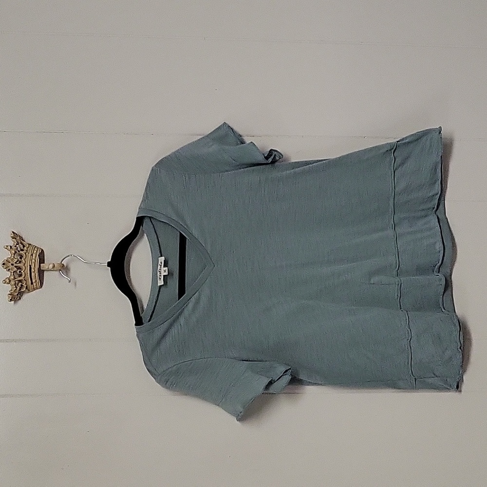 V neck flowy flutter tee